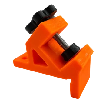 Zacisk do płytek umożliwiający precyzyjne ukosowanie i stabilne mocowanie podczas obróbki